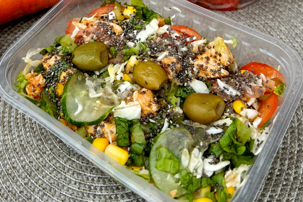 salada-fit-com-alface-leve-marmita